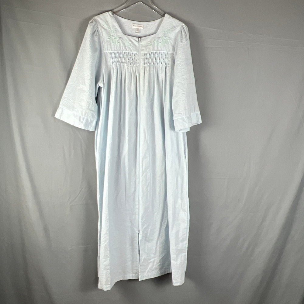 Miss Elaine Duster Robe Women Large Light Blue Seersucker Embroidered Front Yoke